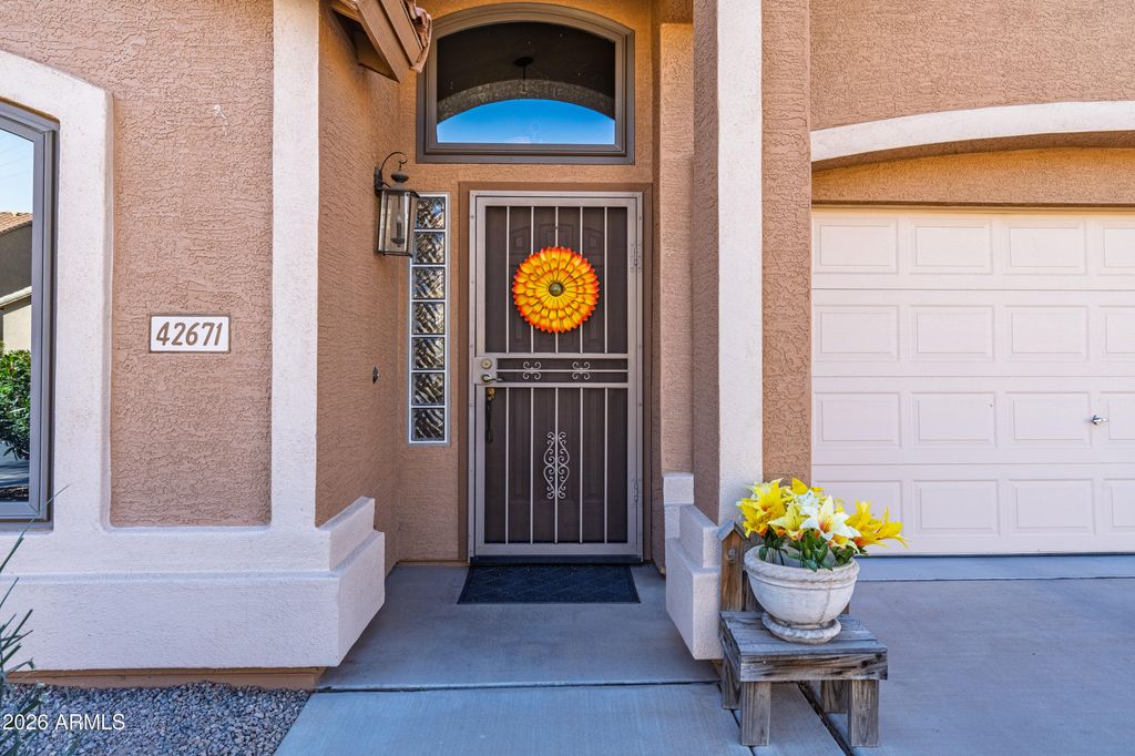 Image 4 of property listing at 42671 W ANNE Lane, Maricopa, AZ 85138