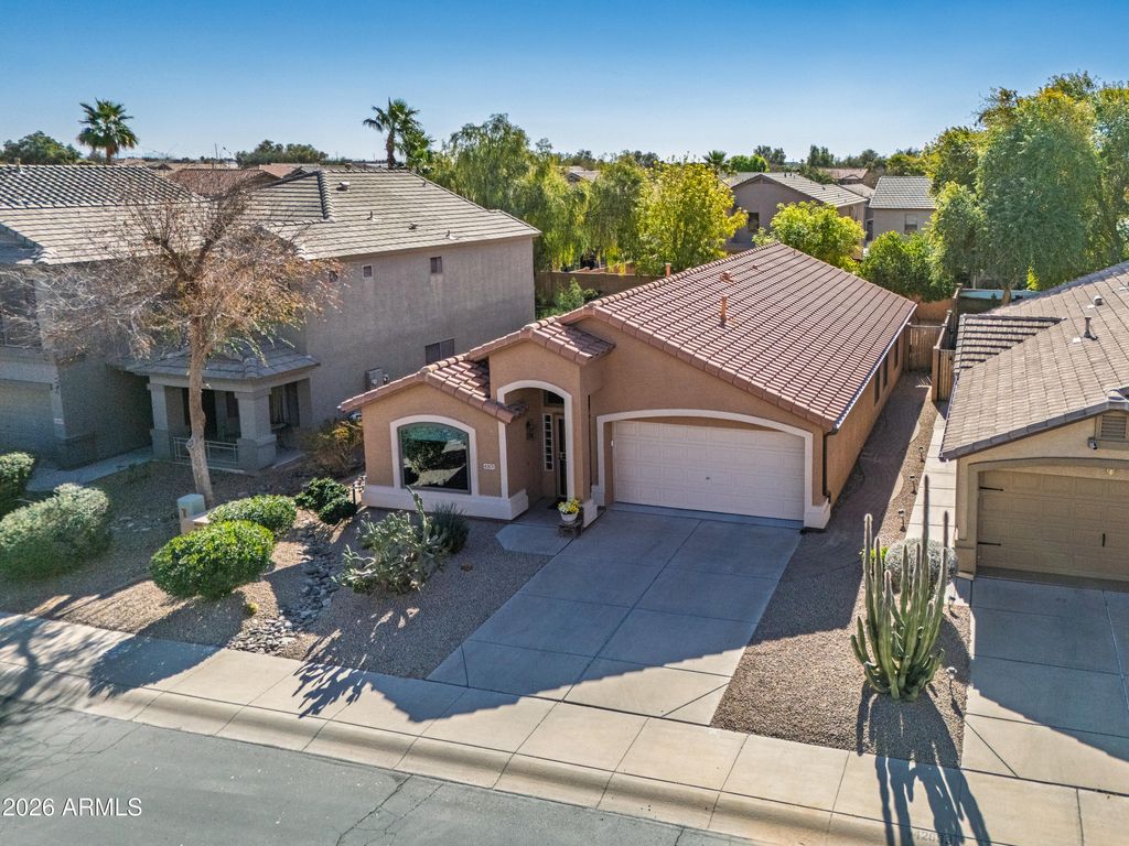 Image 5 of property listing at 42671 W ANNE Lane, Maricopa, AZ 85138