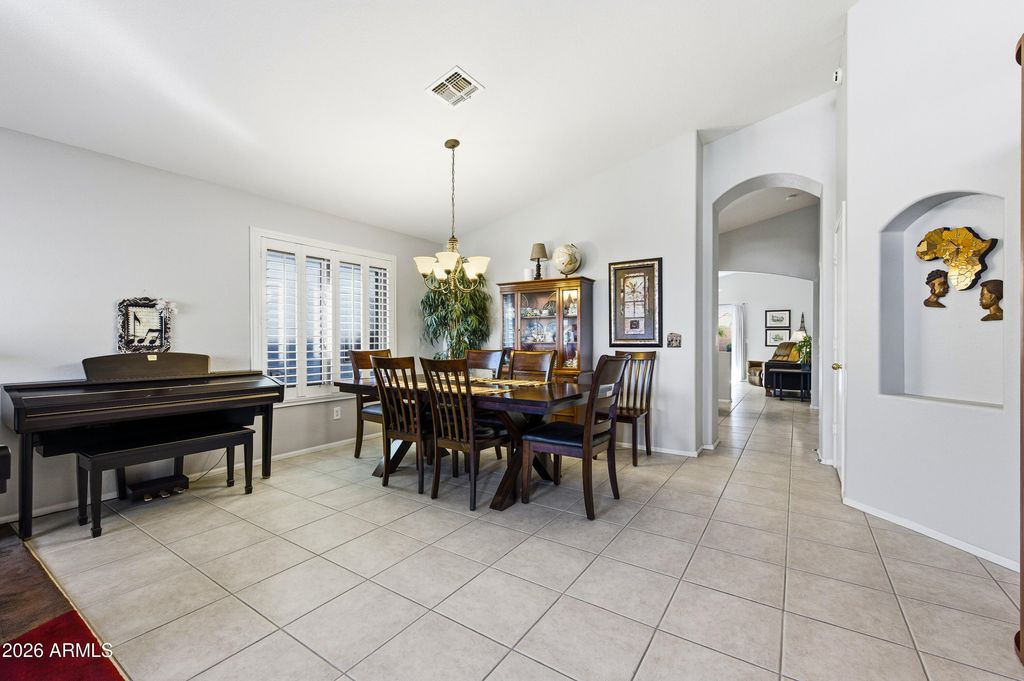 Image 8 of property listing at 42671 W ANNE Lane, Maricopa, AZ 85138