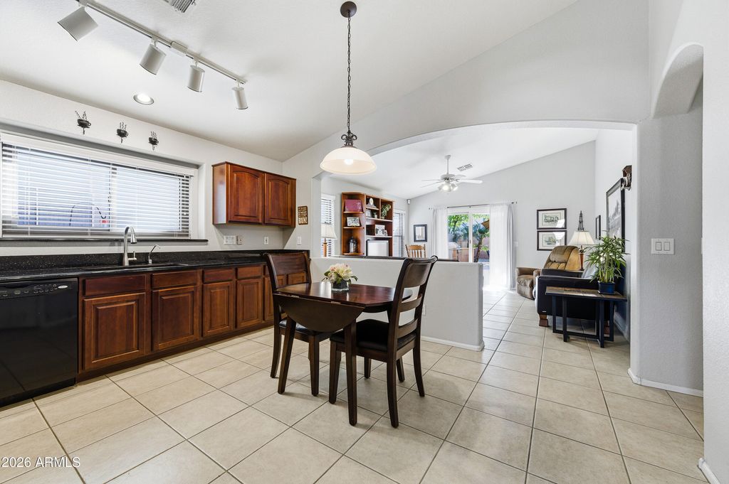 Image 9 of property listing at 42671 W ANNE Lane, Maricopa, AZ 85138