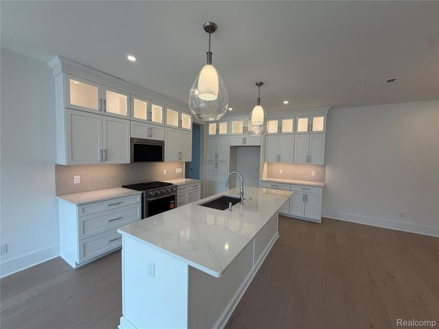 409 S Center Street 28, Northville, MI 48167