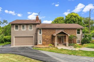 5880 Sawmill Lake Road, Ortonville, MI 48462