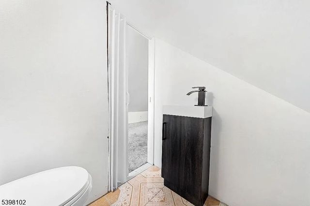 334 Pine St, Elizabeth City, NJ 07206