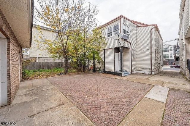 334 Pine St, Elizabeth City, NJ 07206