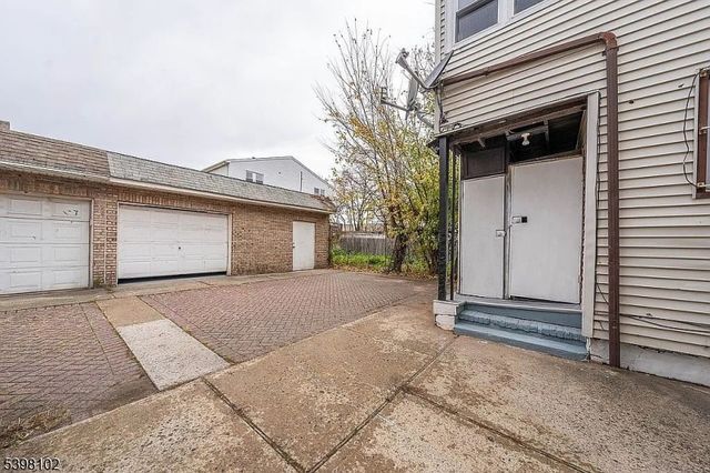 334 Pine St, Elizabeth City, NJ 07206