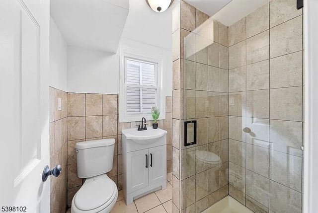 334 Pine St, Elizabeth City, NJ 07206