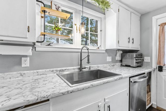 86 Lamprey Street, Manchester, NH 03102
