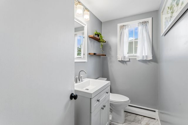 86 Lamprey Street, Manchester, NH 03102