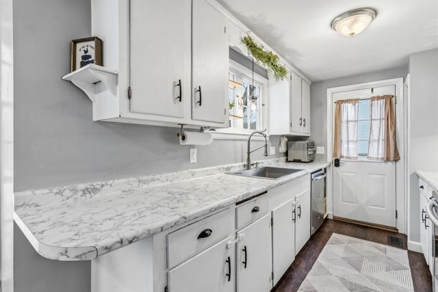 86 Lamprey Street, Manchester, NH 03102