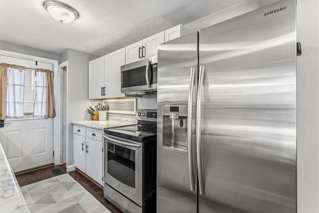 86 Lamprey Street, Manchester, NH 03102