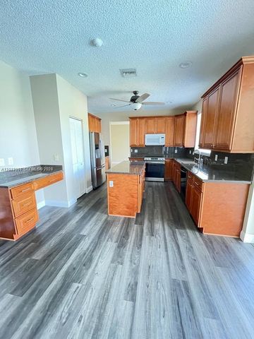 558 Stonemont Dr 558, Weston, FL 33326