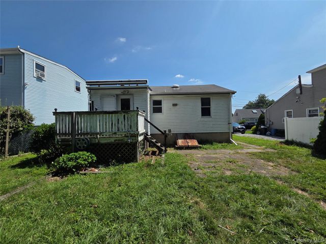 533 S 8th Street, Lindenhurst, NY 11757