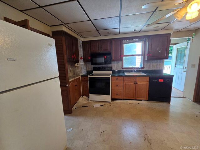533 S 8th Street, Lindenhurst, NY 11757