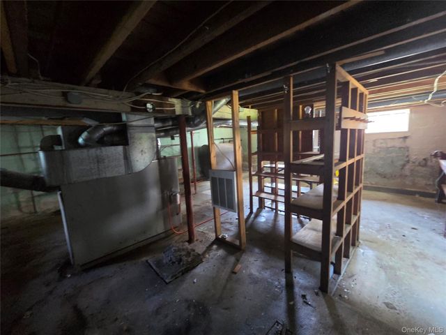 533 S 8th Street, Lindenhurst, NY 11757