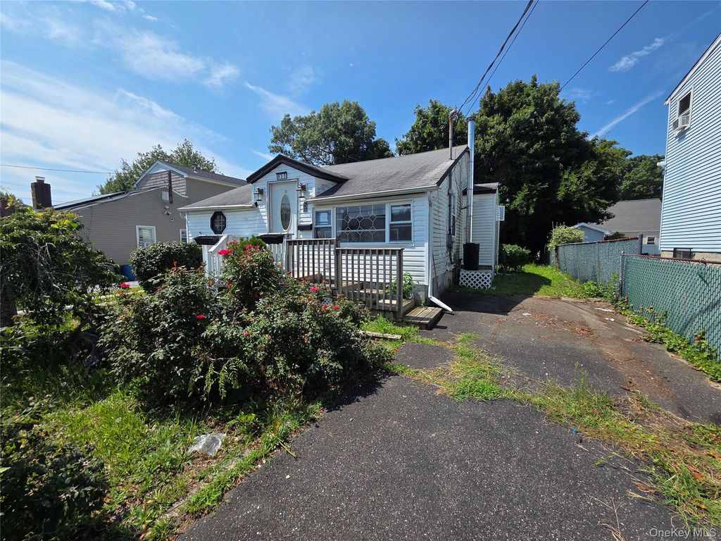 533 S 8th Street, Lindenhurst, NY 11757