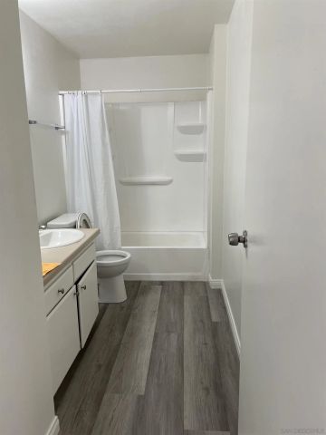 521 Sandalwood Pl 8, Escondido, CA 92027