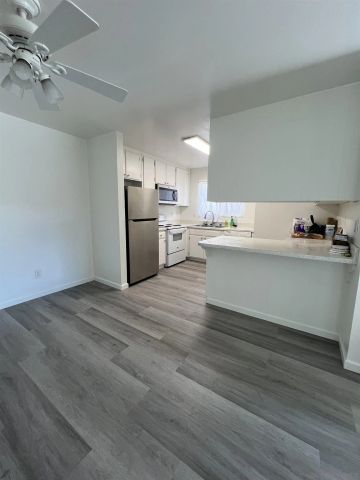 521 Sandalwood Pl 8, Escondido, CA 92027