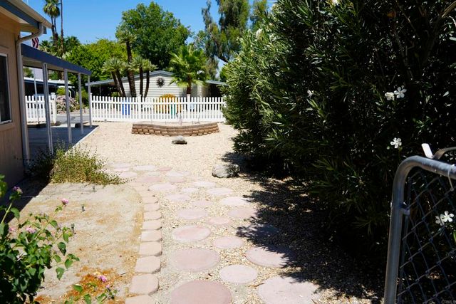 520 Calle Madrigal, Cathedral City, CA 92234