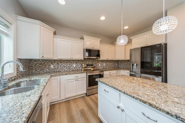 1454 S Sugar Creek Court, West Des Moines, IA 50266