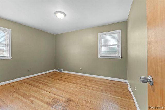 15629 Oceana Avenue, Allen Park, MI 48101