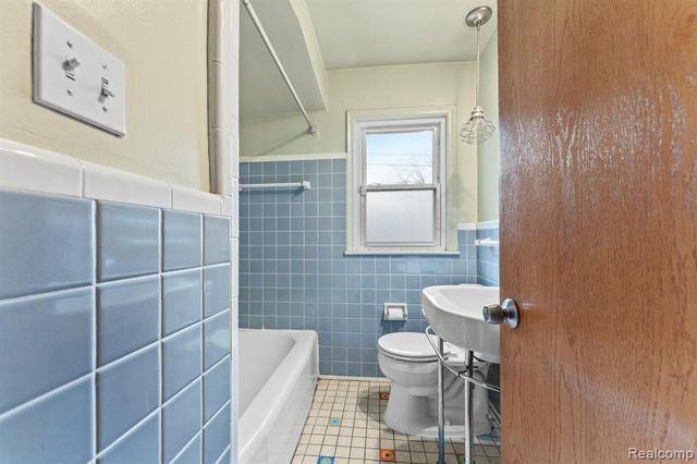 15629 Oceana Avenue, Allen Park, MI 48101