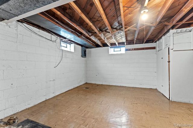 15629 Oceana Avenue, Allen Park, MI 48101