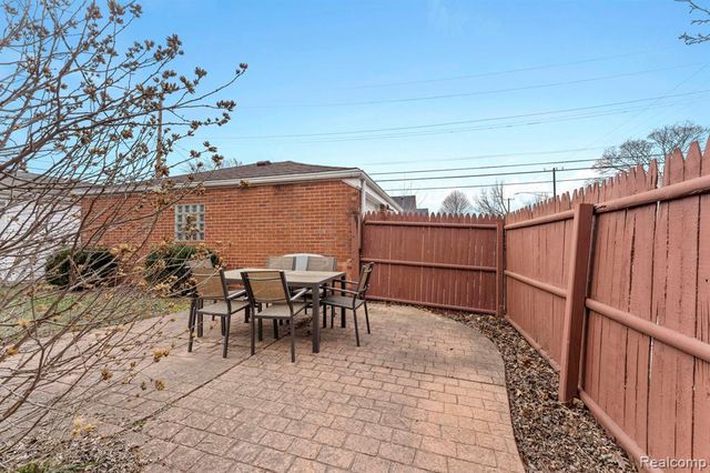 15629 Oceana Avenue, Allen Park, MI 48101