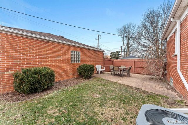 15629 Oceana Avenue, Allen Park, MI 48101