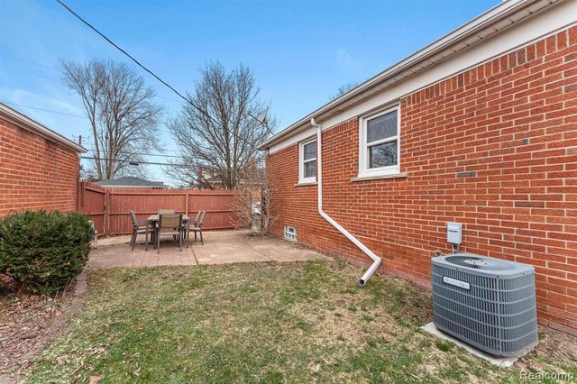 15629 Oceana Avenue, Allen Park, MI 48101