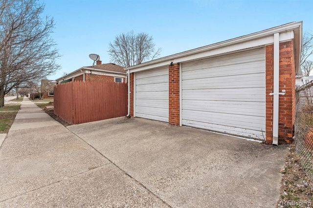 15629 Oceana Avenue, Allen Park, MI 48101