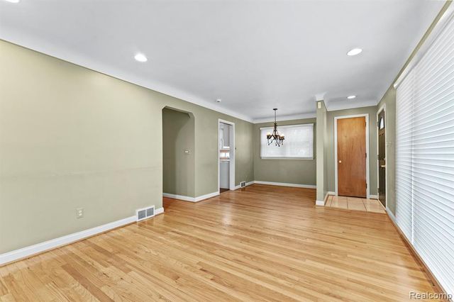 15629 Oceana Avenue, Allen Park, MI 48101