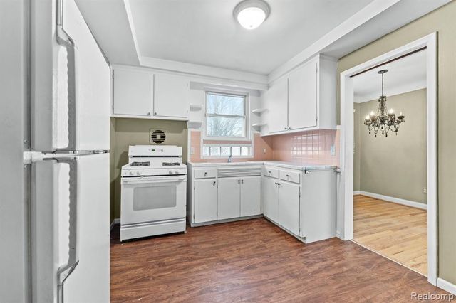 15629 Oceana Avenue, Allen Park, MI 48101