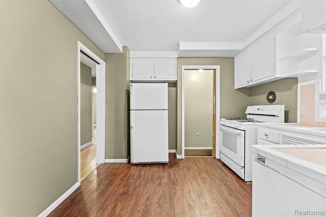 15629 Oceana Avenue, Allen Park, MI 48101