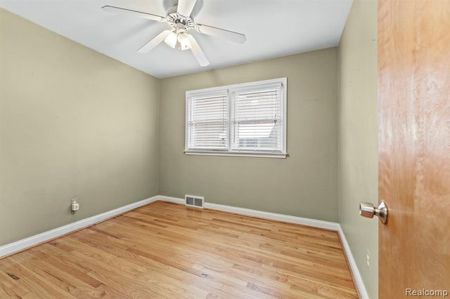 15629 Oceana Avenue, Allen Park, MI 48101