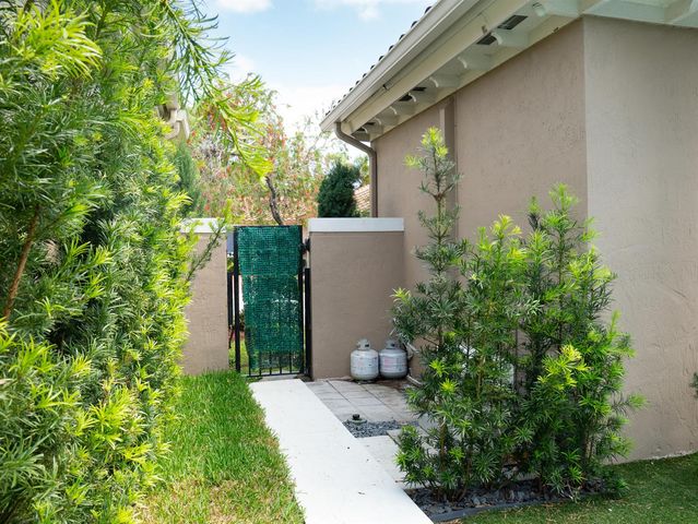 20710 NW 29th Avenue, Boca Raton, FL 33434