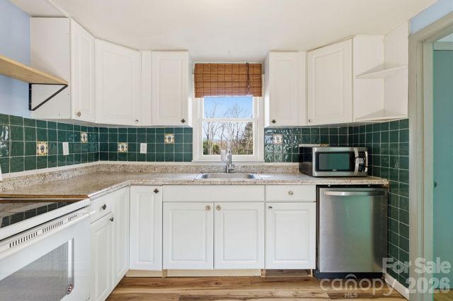 105 Smith Graveyard Road, Asheville, NC 28806