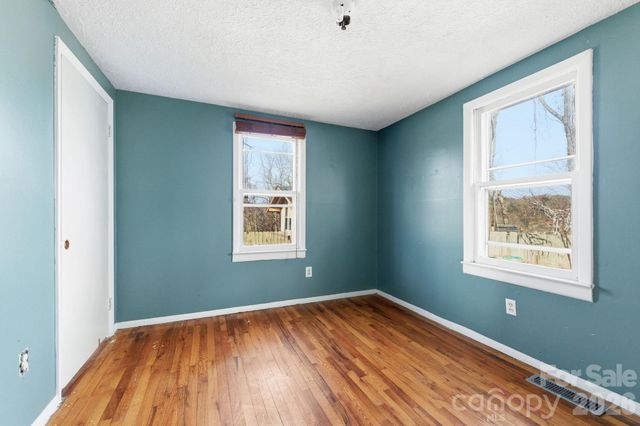 105 Smith Graveyard Road, Asheville, NC 28806