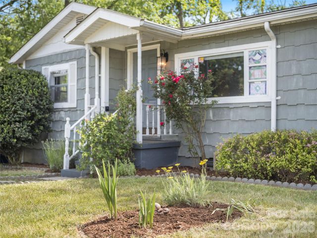 105 Smith Graveyard Road, Asheville, NC 28806