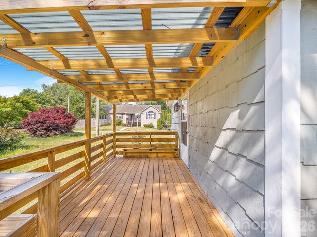 105 Smith Graveyard Road, Asheville, NC 28806