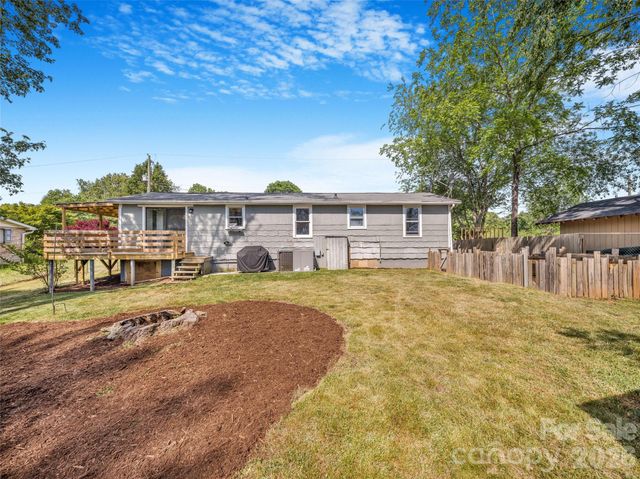 105 Smith Graveyard Road, Asheville, NC 28806