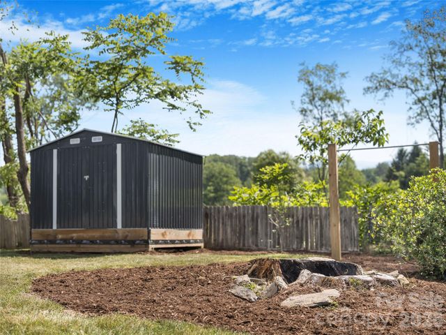 105 Smith Graveyard Road, Asheville, NC 28806