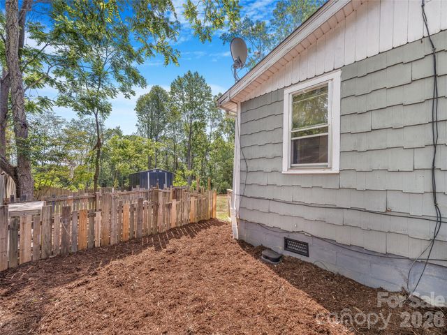 105 Smith Graveyard Road, Asheville, NC 28806