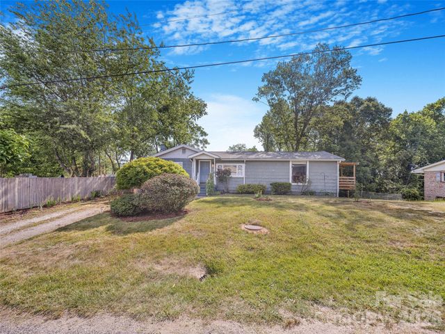 105 Smith Graveyard Road, Asheville, NC 28806