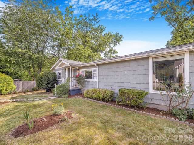 105 Smith Graveyard Road, Asheville, NC 28806