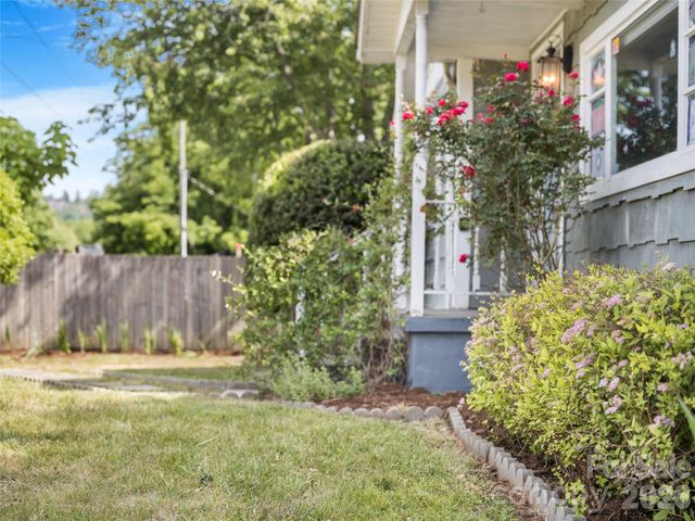 105 Smith Graveyard Road, Asheville, NC 28806