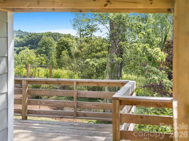 105 Smith Graveyard Road, Asheville, NC 28806