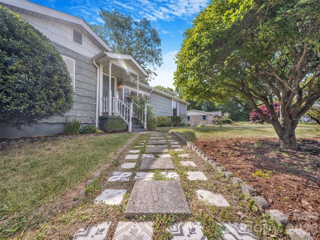 105 Smith Graveyard Road, Asheville, NC 28806