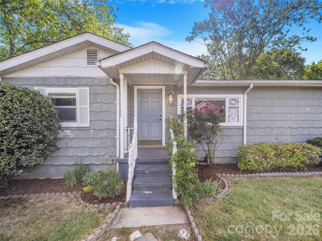 105 Smith Graveyard Road, Asheville, NC 28806