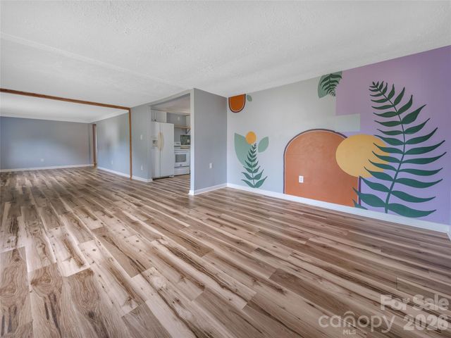 105 Smith Graveyard Road, Asheville, NC 28806