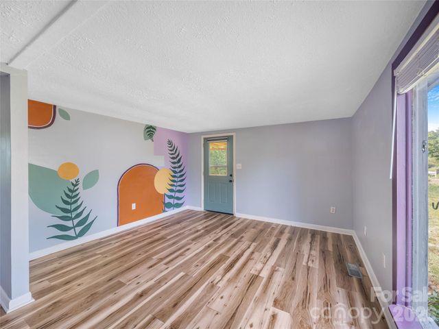 105 Smith Graveyard Road, Asheville, NC 28806